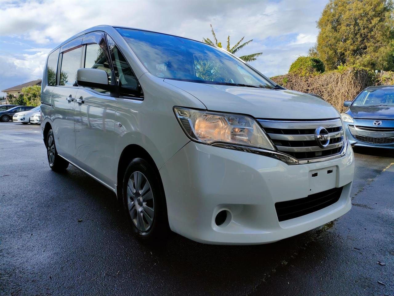 2012 Nissan Serena 8 Seater
