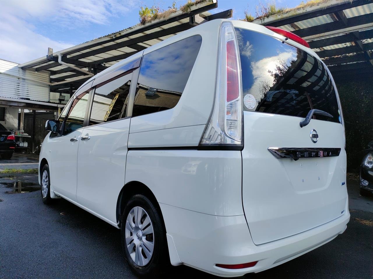 2012 Nissan Serena 8 Seater