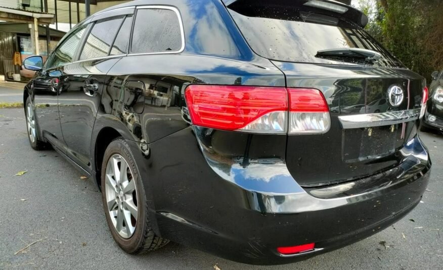 2013 Toyota AVENSIS Wagon