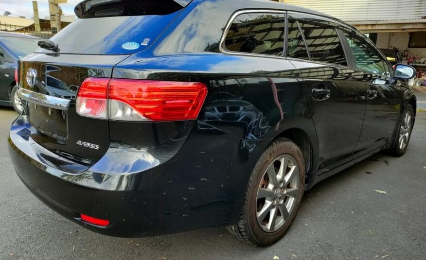2013 Toyota AVENSIS Wagon