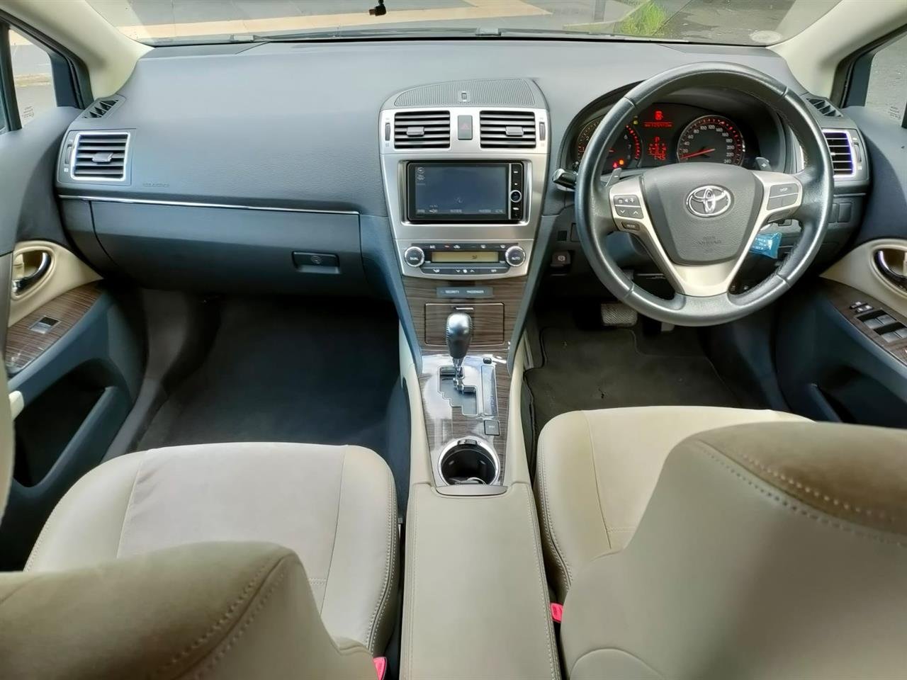 2013 Toyota AVENSIS Wagon