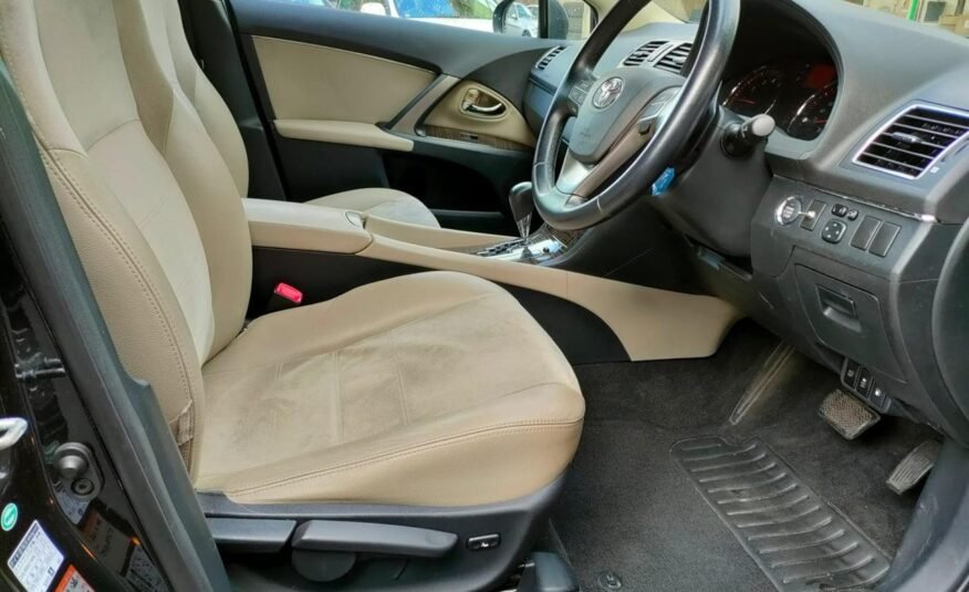 2013 Toyota AVENSIS Wagon