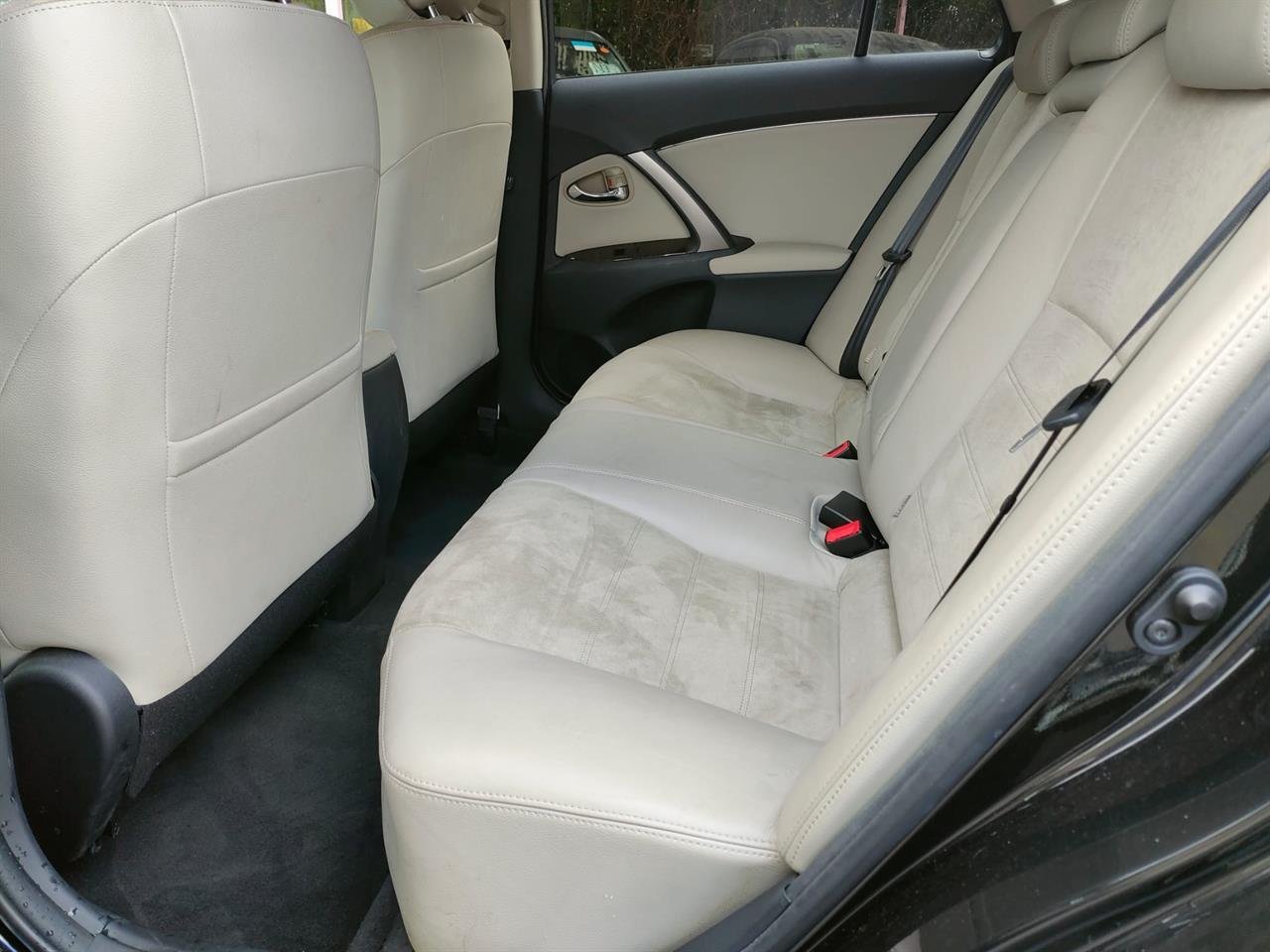 2013 Toyota AVENSIS Wagon