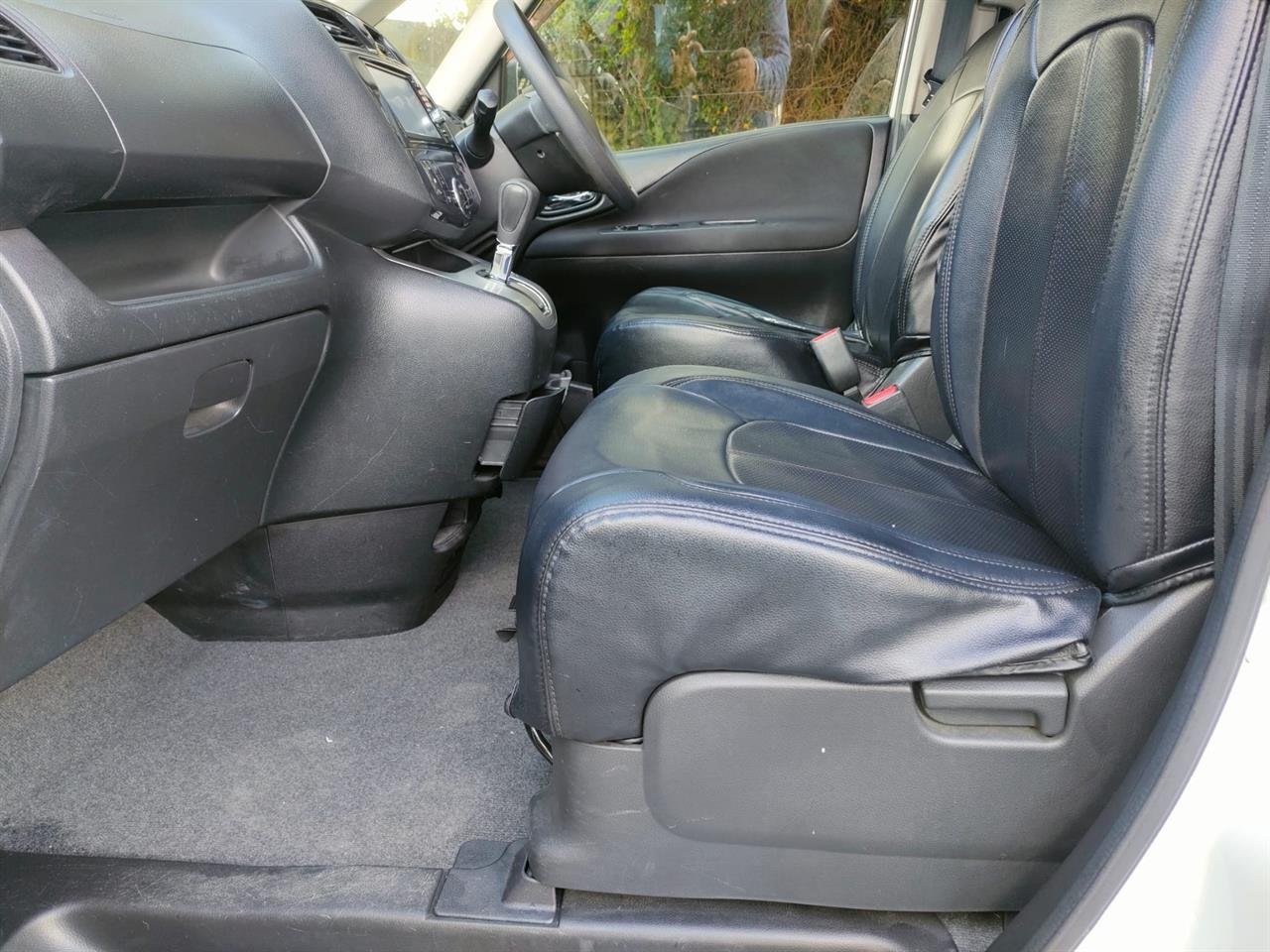 2012 Nissan Serena 8 Seater
