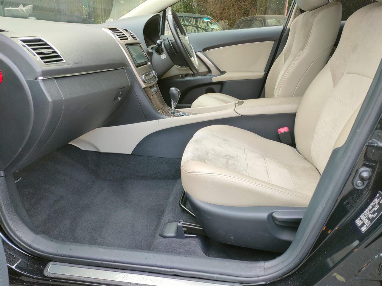 2013 Toyota AVENSIS Wagon