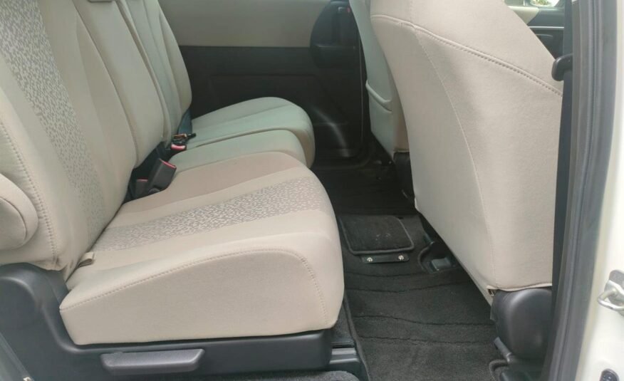 2012 Mazda PREMACY 20E