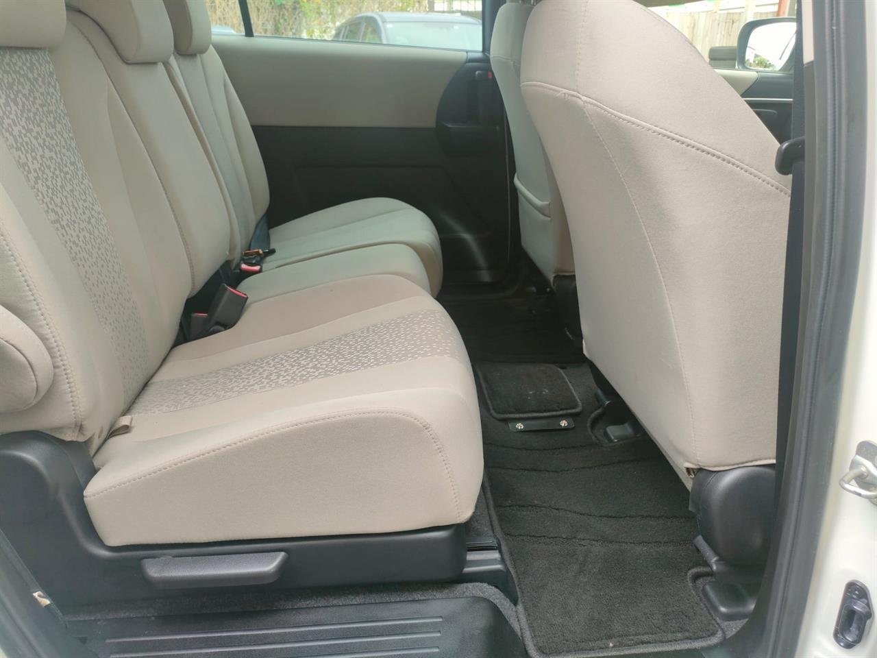 2012 Mazda PREMACY 20E