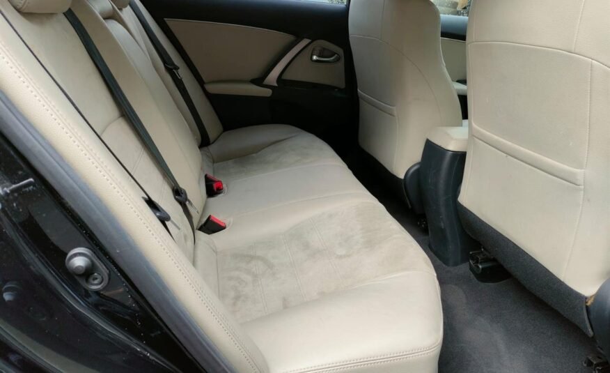 2013 Toyota AVENSIS Wagon