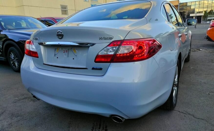 2011 Nissan Fuga Hybrid