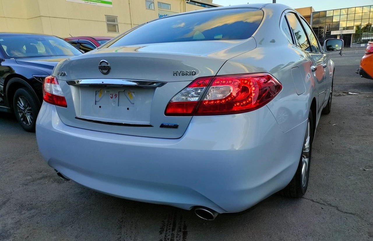 2011 Nissan Fuga Hybrid