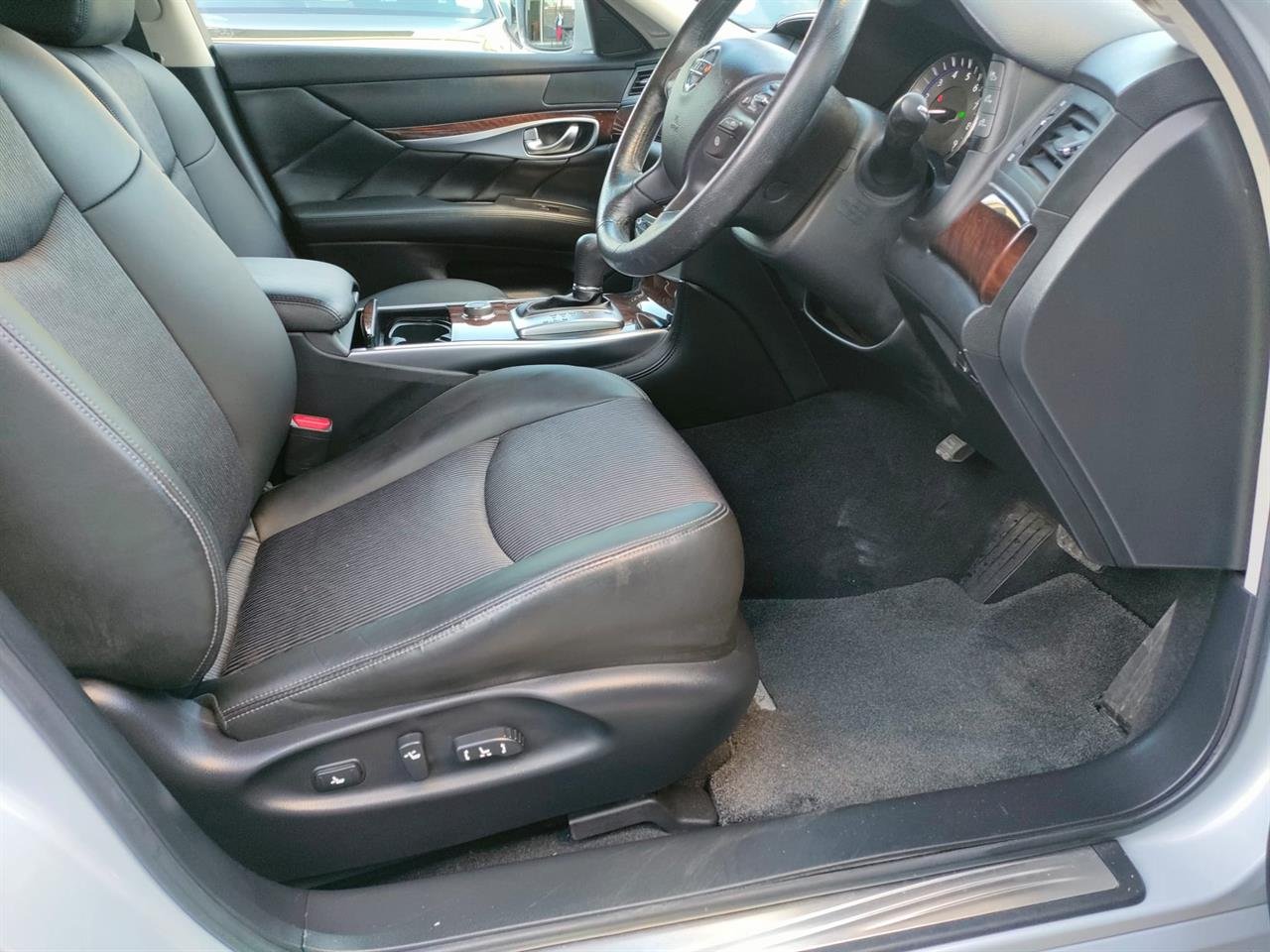 2011 Nissan Fuga Hybrid