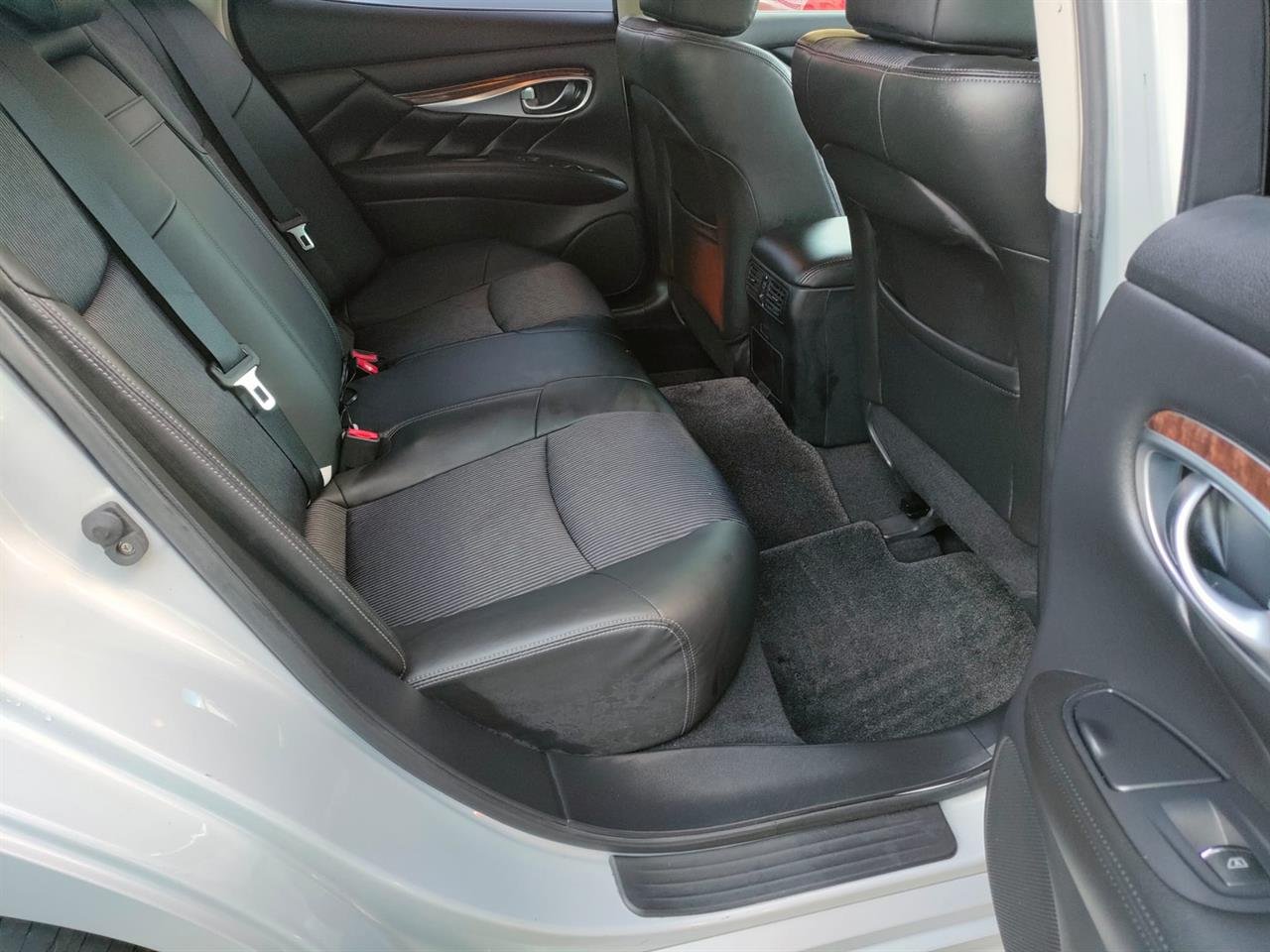 2011 Nissan Fuga Hybrid